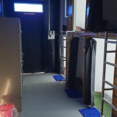 Kai Lions International Capsule Hostel Паксе Екстер'єр фото