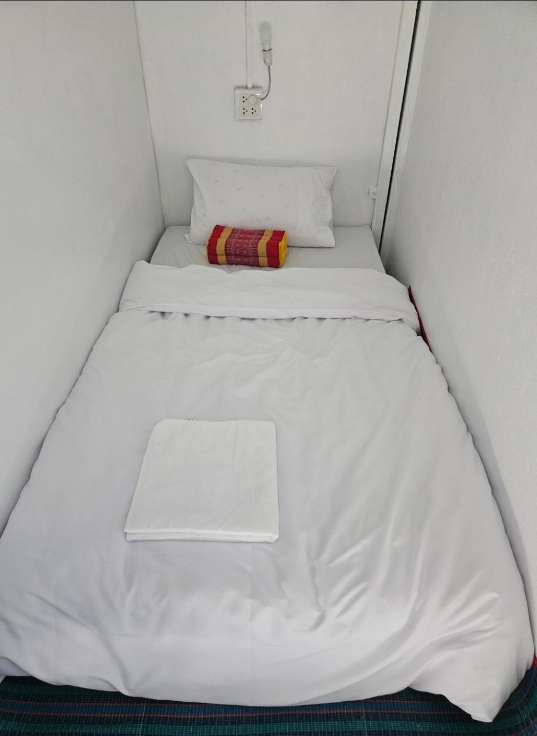 Kai Lions International Capsule Hostel Паксе Екстер'єр фото