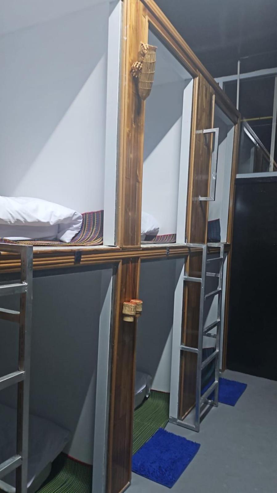 Kai Lions International Capsule Hostel Паксе Екстер'єр фото