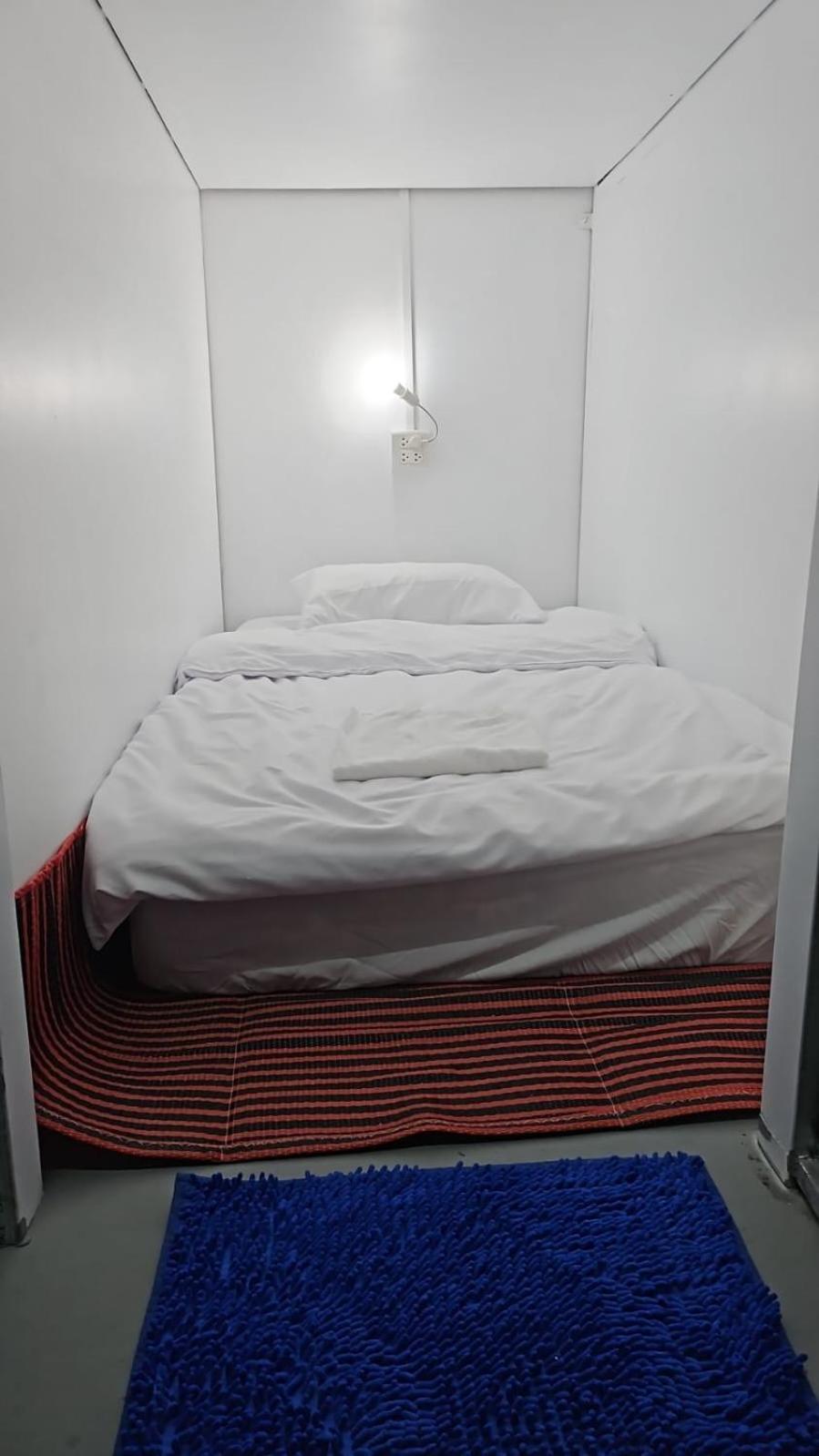 Kai Lions International Capsule Hostel Паксе Екстер'єр фото